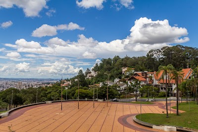 Praça Governador Israel Pinheiro - Foto por Idanir Pawelkiewicz