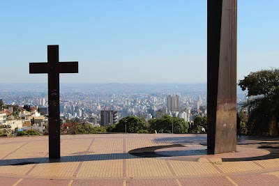 Praça Governador Israel Pinheiro - Foto por Cauby Neto