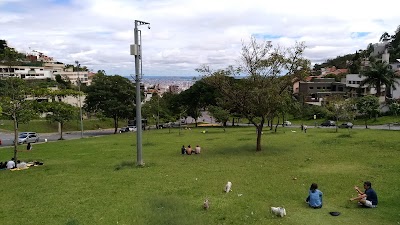Praça Governador Israel Pinheiro - Foto por Igor Veiga