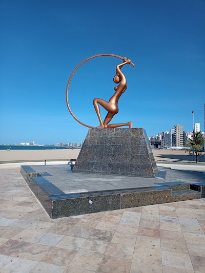 Estátua De Iracema Guardiã - Foto por Ruben Pessoa